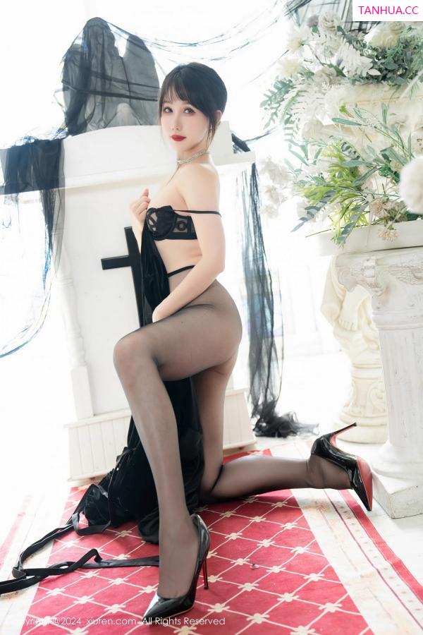 波巧酱  [XiuRen]高清写真图 2024.02.05 No.8070 波巧酱 黑丝美腿第13张图片